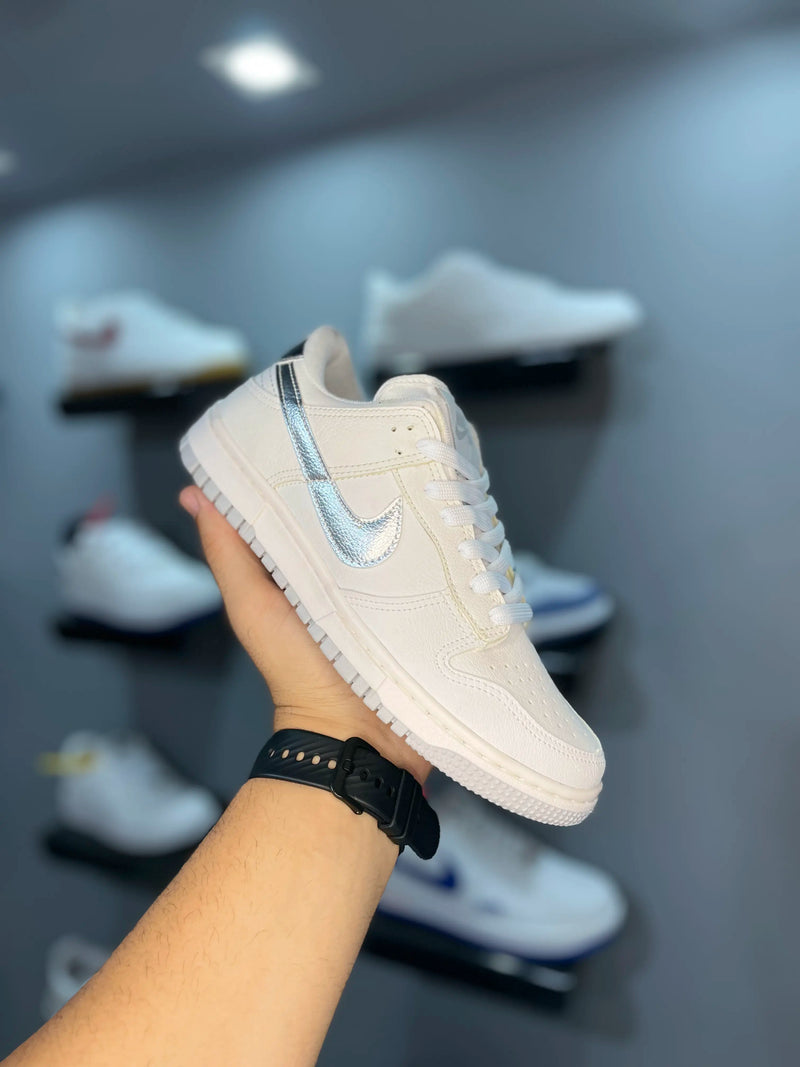 Dunk low branco com prata